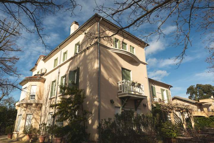Fermetures : portes d'entrée, fenêtres, volets, portes de garage.