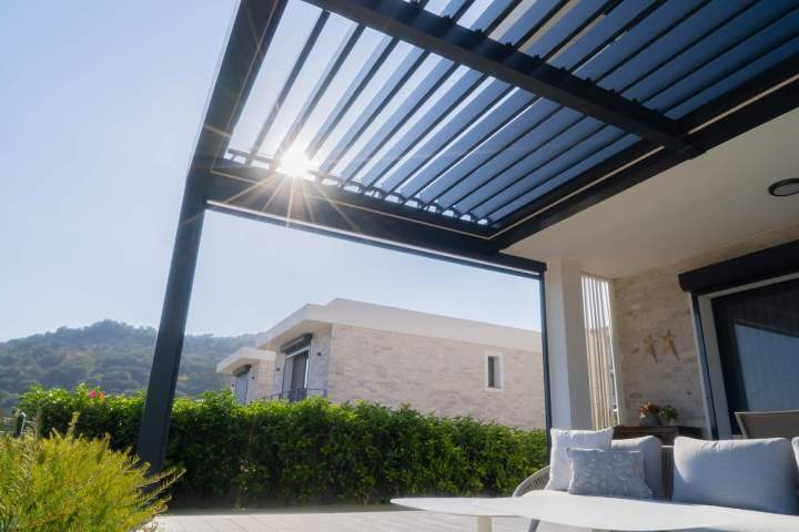 Aménagement extérieur : pergolas, vérandas, terrasses, clôtures.